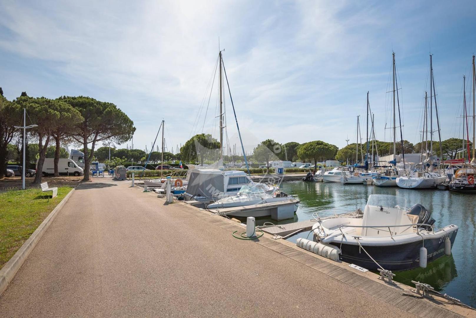 As9557 - Studio Vue Sur La Mer Avec Parking Prive Proche Centre Ville Le Grau-du-Roi Bagian luar foto